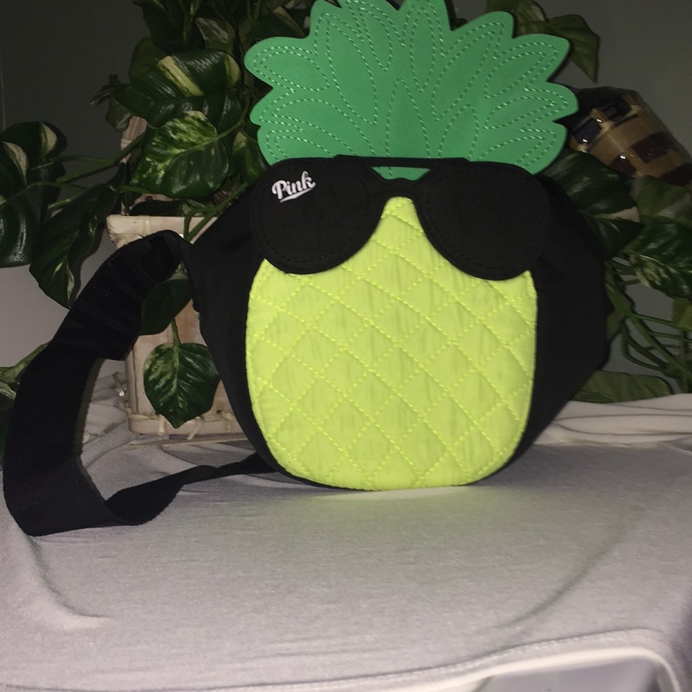 Pineapple purse